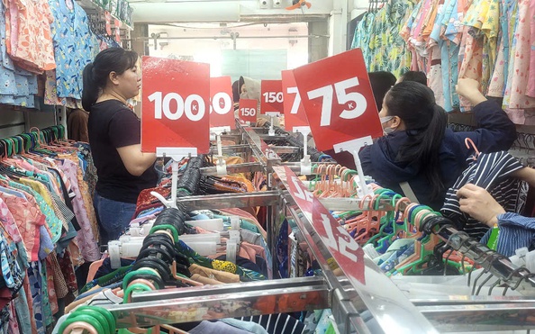 Hàng hóa giảm giá mạnh, tỷ lệ kèo góc nhà cái hàng mua sắm xuyên trưa trước nghỉ lễ