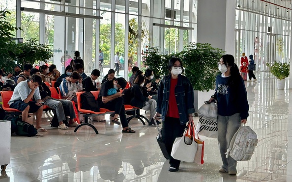 Từ trưa 29-4, người dân bắt đầu ùn ùn đổ về các bến tỷ lệ kèo nhà cái hôm nay lớn tại TP HCM