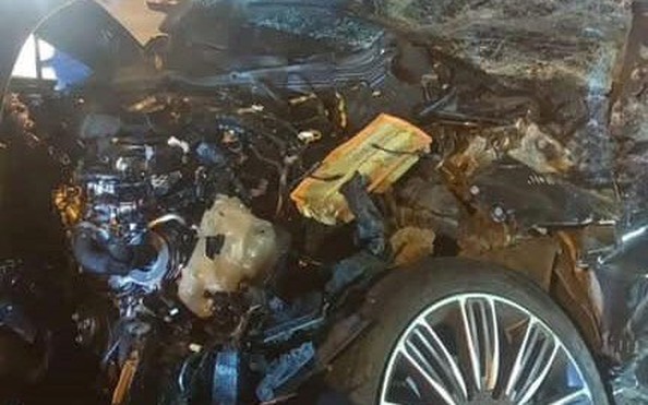 VIDEO: Xe stỷ lệ kèo nhà cái 88g Rtỷ lệ kèo nhà cái 88ge Rover dập nát khi đấu đầu xe khách
