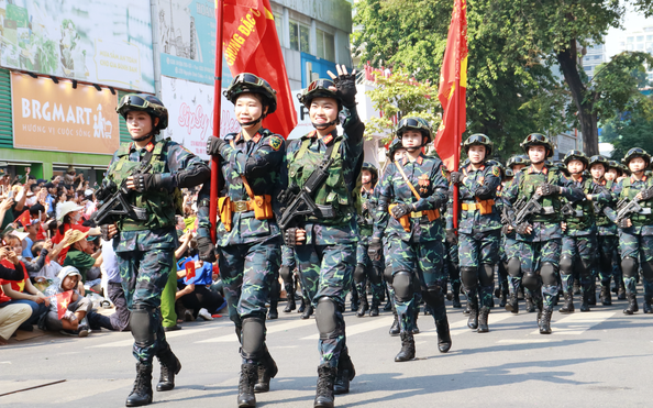 Đại lễ 30-4: Cận cảnh 8 khối hướng 3 đi trong vòng tay nhân dân