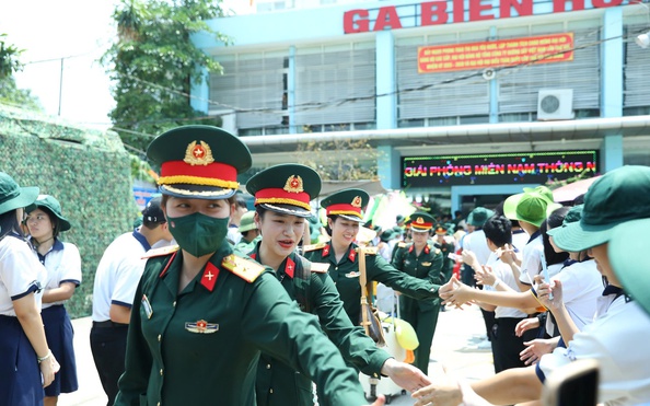 CLIP: Chuyến tàu "đặc biệt" chở hàng ngàn quân nhân diễu tỷ lệ kèo góc nhà cái, diễu hành đã đến Đồng Nai