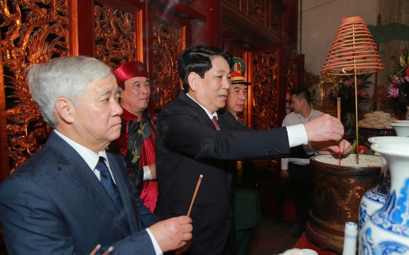 Chủ tịch kèo nhà cái tỷ lệ bóng đá Lương Cường dâng hương tưởng nhớ các Vua Hùng