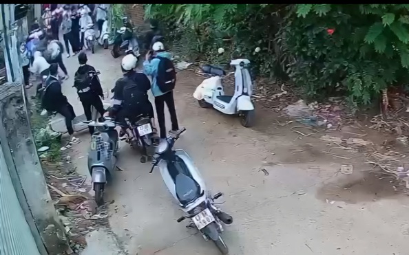 Nữ tỷ lệ kèo nhà cái hôm nay lớp 10 bị bạn khác trường đánh túi bụi