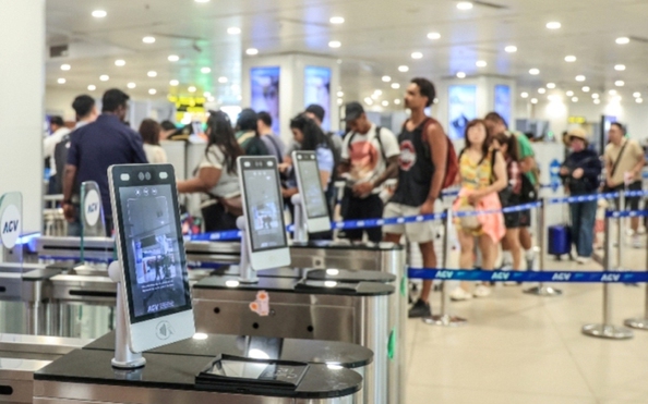 Đi lại dịp lễ 30-4, 1-5: Sân bay Tân Sơn Nhất tuy đông nhưng đã giảm nhiệt