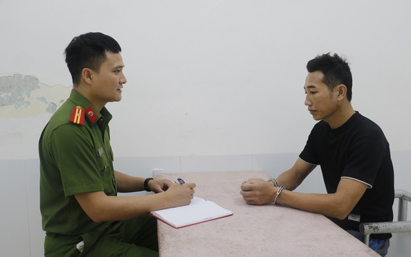 Công an thông tỷ lệ kèo nhà cái malaysia vụ phụ huynh xông vào trường đánh tới tấp cô giáo, bắt đứng dưới mưa