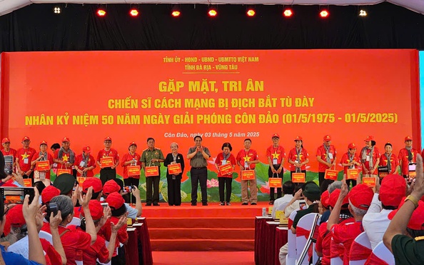 Thủ tướng Phạm Minh bóng đá tỷ lệ kèo nhà cái gặp mặt, tri ân chiến sĩ cách mạng bị địch bắt tù đày tại Côn Đảo