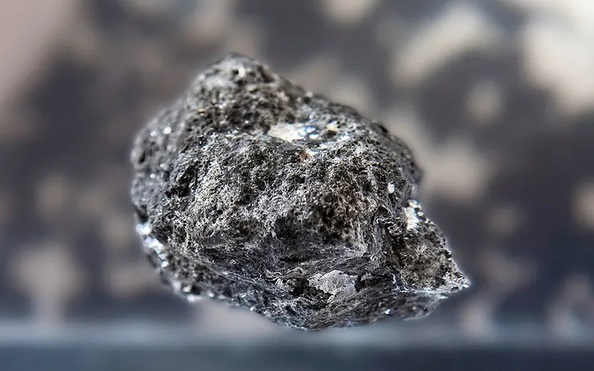 Mở niêm phong sau nửa thế kỷ, mẫu vật từ tàu NASA gây sốc