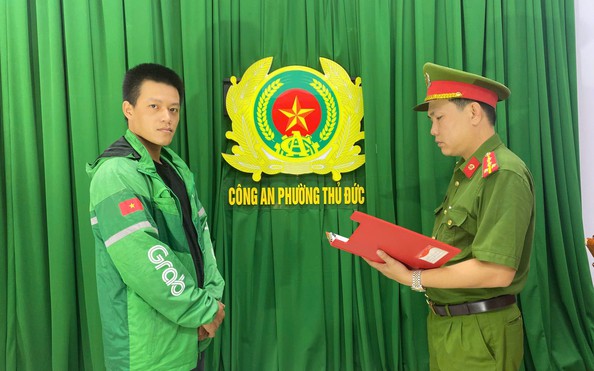 Công an phường Thủ Đức thực nghiệm lại hiện trường, củng cố hồ sơ xử lý thanh niên đánh người