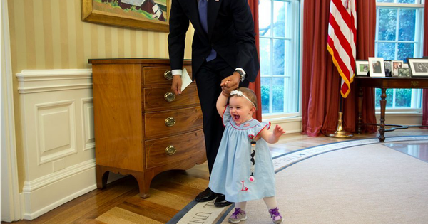 Những hình ảnh đáng nhớ nhất năm 2014 của Tổng thống Obama với trẻ em