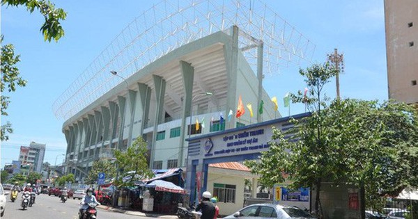 (NLĐO) – Theo quy định của pháp luật và kết luận của Thanh tra Chính phủ, TP Đà Nẵng phải thu hồi 10 giấy chứng nhận sử dụng đất của sân vận động Chi Lăng để điều chỉnh thời hạn sử dụng đất