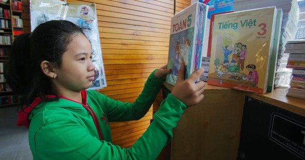 Mua sách giáo khoa lớp 2, 6 ở đâu? - Vimarsana News