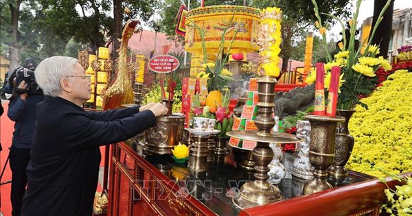 Tổng Bí thư, Chủ tịch nước Nguyễn Phú Trọng dâng hương tại Hoàng thành Thăng Long Tổng Bí thư, Chủ tịch nước Nguyễn Phú Trọng dâng hương tại Hoàng thành Thăng Long