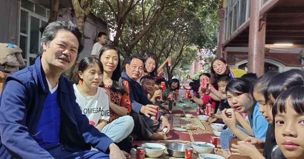 Vị giám đốc không vợ nhưng có hàng trăm đứa con Vị giám đốc không vợ nhưng có hàng trăm đứa con
