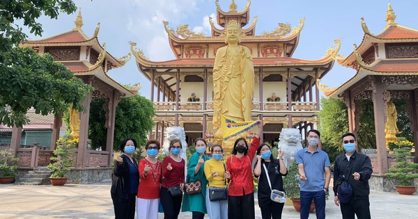 Đầu xuân hành hương cầu bình an, đón may mắn Đầu xuân hành hương cầu bình an, đón may mắn