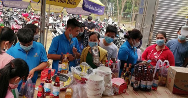 Gần 16 tỉ đồng chăm lo Tết cho đoàn viên - lao động Gần 16 tỉ đồng chăm lo Tết cho đoàn viên - lao động