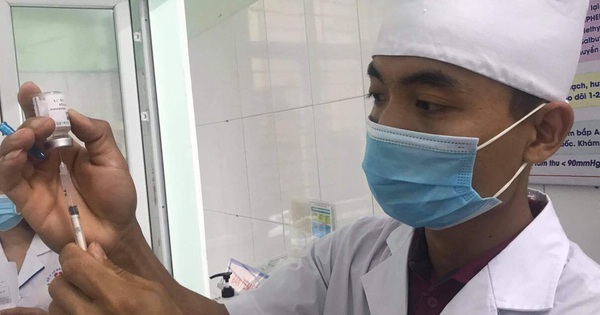 Bộ Y tế cảnh báo dấu hiệu sau tiêm vắc-xin Covid-19 người tiêm cần đến bệnh viện ngay Bộ Y tế cảnh báo dấu hiệu sau tiêm vắc-xin Covid-19 người tiêm cần đến bệnh viện ngay