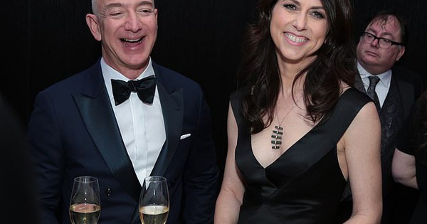 Tỉ phú Jeff Bezos mừng vợ cũ tái hôn