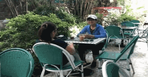 VIDEO: Hàng quán “bung cửa” đón khách, không quên giãn cách