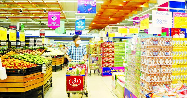 Đi Co.opmart “săn” hàng giảm giá