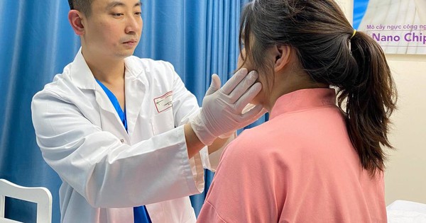 Đến bệnh viện khám, cô gái bàng hoàng khi biết mình là... đàn ông