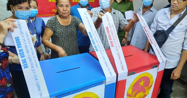 TP HCM đang kiểm phiếu bầu cử đại biểu Quốc hội, đại biểu HĐND - Báo Người lao động