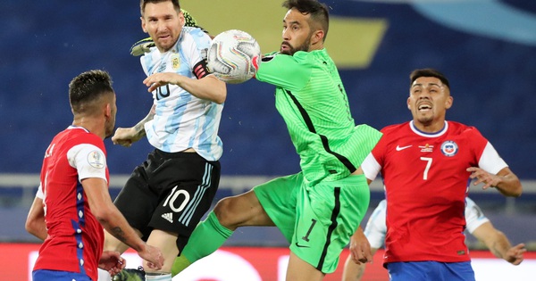 Messi lập siêu phẩm, Argentina hòa tiếc nuối Chile