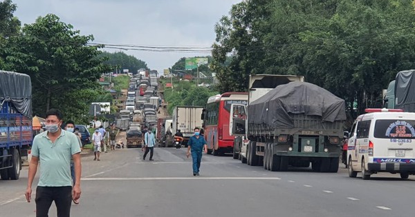 Hành trình đi lại 300km để làm "giấy thông hành" Covid-19! - Vimarsana News