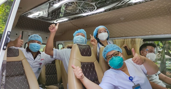 Xúc động 90 "chiến sĩ áo trắng" xuất quân đến bệnh viện điều trị Covid-19 - Vimarsana News