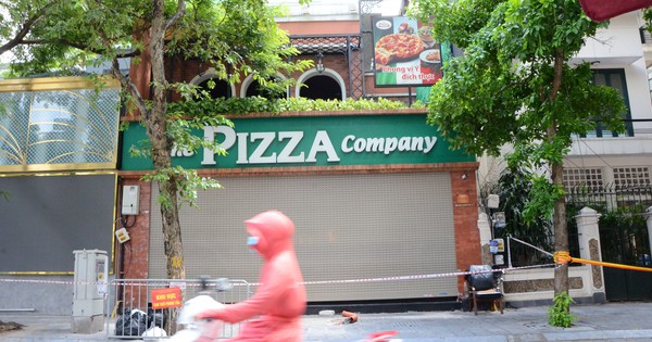 CLIP: Cận cảnh phong toả quán Pizza có ca F0 phức tạp là đầu bếp kiêm shipper - Vimarsana News