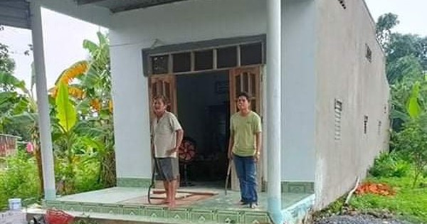 Bị kiểm tra vì không mang khẩu trang phòng dịch, một đối tượng chém bị thương công an viên - Vimarsana News