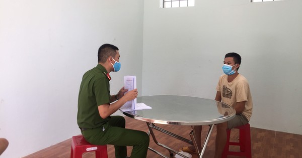 Bị nhắc nhở khi ra khỏi nơi phong tỏa, bợm nhậu mang dao rượt đuổi tổ trực chốt - Vimarsana News