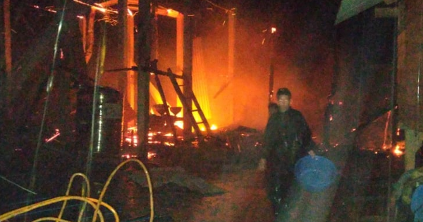 Cháy nhà dữ dội trong đêm, 2 cha con thương vong - Vimarsana News