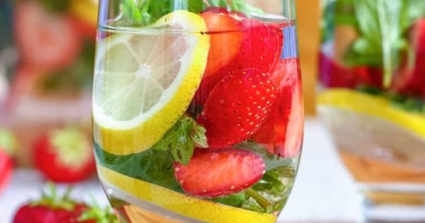 Uống nước "detox", thanh nhiệt nhiều có hại thận? - Vimarsana News