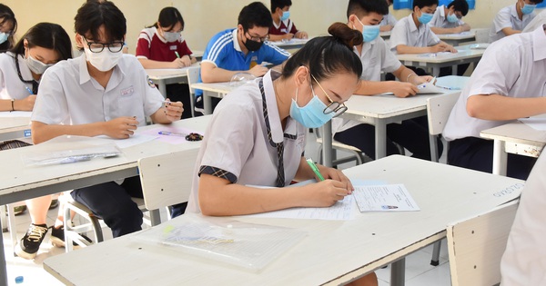 Thi tốt nghiệp THPT 2021: Vì sao điểm 10 tiếng Anh tăng vọt? - Vimarsana News