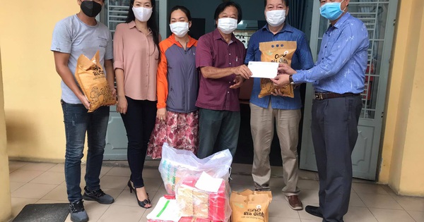 180 công nhân sân khấu nhận tiền, quà hỗ trợ trong mùa dịch Covid -19 - Vimarsana News