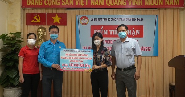Trao tặng 150 triệu đồng ủng hộ kinh phí mua vắc-xin phòng Covid-19 - Vimarsana News