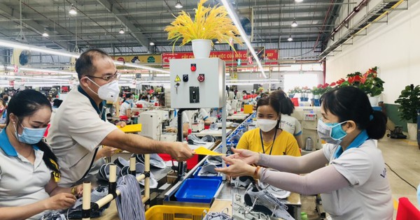 NGĂN NGUY CƠ CÔNG NHÂN MẤT VIỆC (*): Xắn tay tìm việc cho công nhân