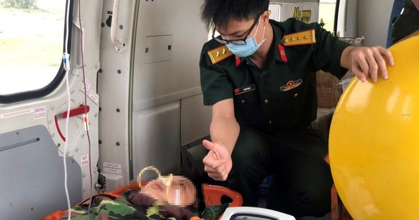 Cấp cứu kịp thời một quân nhân từ đảo Song Tử Tây bị sốc mất máu