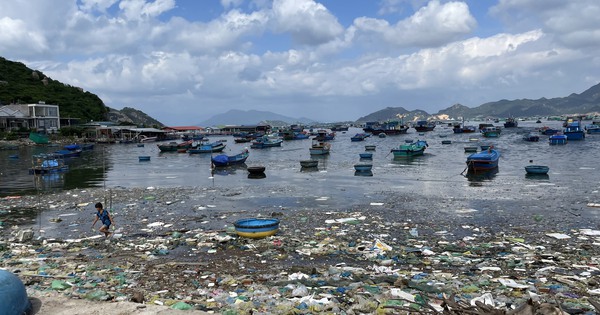 Đảo du lịch Bình Ba ngập rác thải