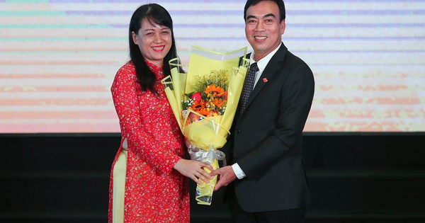 Nhiều thế hệ nhà giáo, nhà báo tề tựu trong lễ kỷ niệm 30 năm đào tạo ngành báo chí