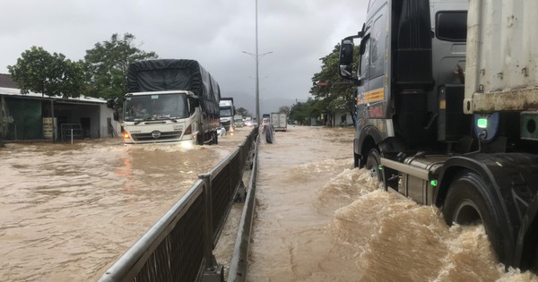 Mưa lớn, một người mất tích, Quốc lộ 1 qua Thừa Thiên - Huế nhiều đoạn bị ngập