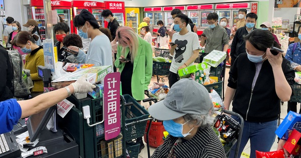 Close-up of panic shopping “unprecedented” in Beijing