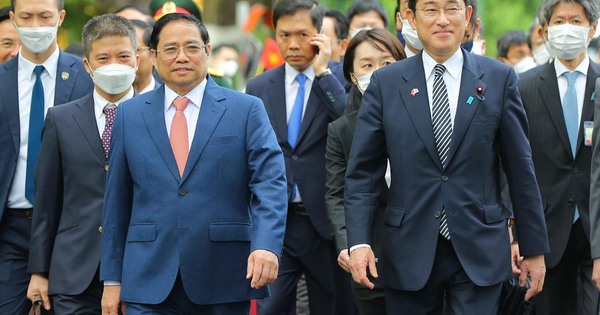 ファム・ミン・チン首相、ベトナム公式訪問中の日本首相の歓迎式典を主宰