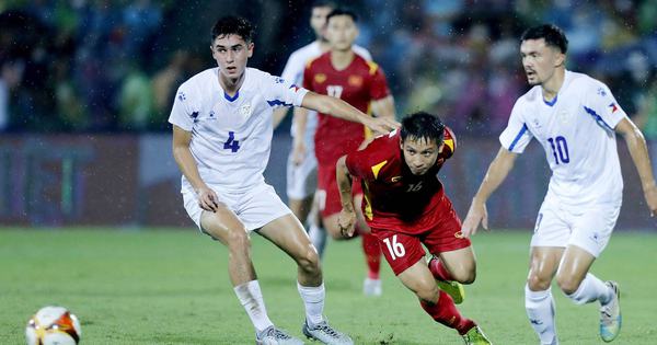 thumbnail - Soi kèo bảng A: U23 Việt Nam "tọa sơn quan hổ đấu" tranh ngôi đầu bảng