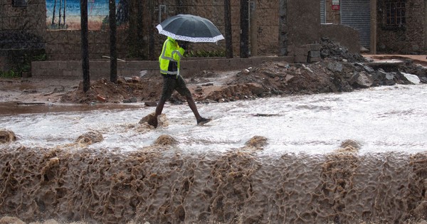 Unusual weather on many continents