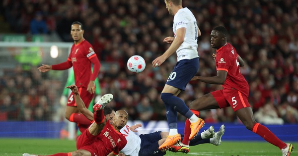 thumbnail - Liverpool - Tottenham chia điểm nảy lửa ở Anfield, Man United thua tan nát