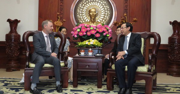 Secretary of Ho Chi Minh City Party Committee receives British Ambassador to Vietnam
