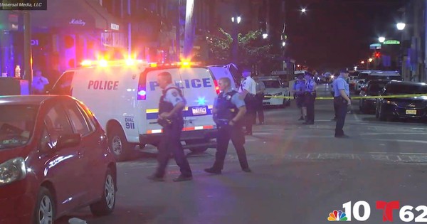 USA: Many gunmen opened fire on the crowd, many people fell