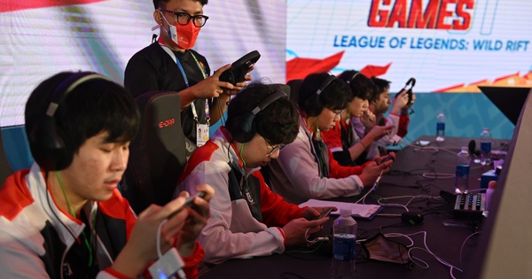 The path to becoming a professional eSports player – is it purely by luck?