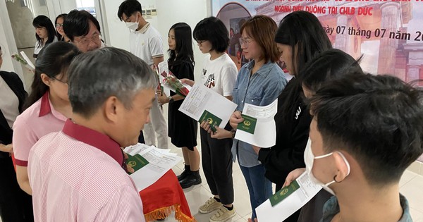 Sinh viên cao đẳng thực tập có lương 2.300 euro/tháng tại Đức